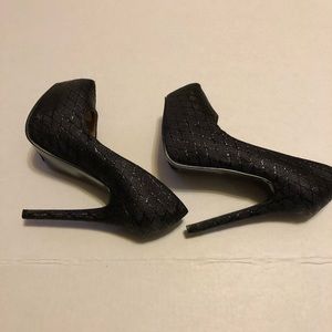 Black Textured Heel
